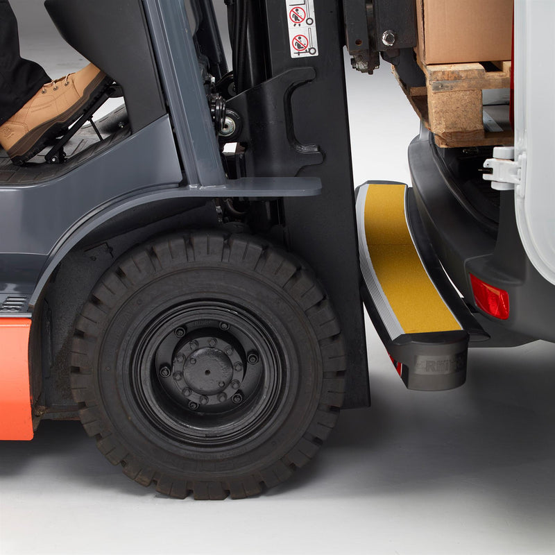 Maxus Deliver 9 (2020-) - Rhino ImpactStep Rear Step