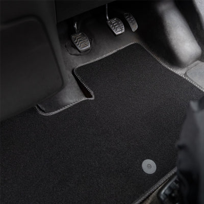 Nissan NV300 (2016+) [Combi] Carpet Floor Mat Grey Trim